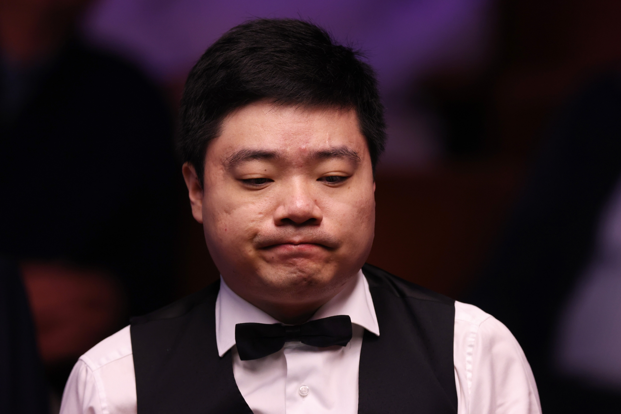 通过社交媒 通过社交媒