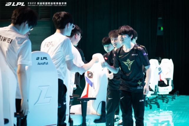 及年轻球员 及年轻球员